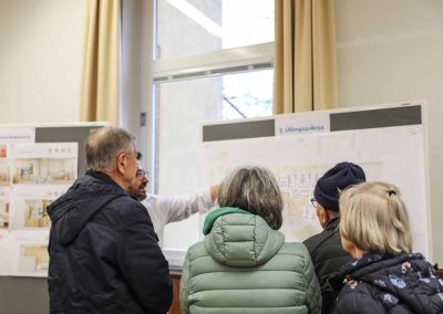 Interessierte Besucher