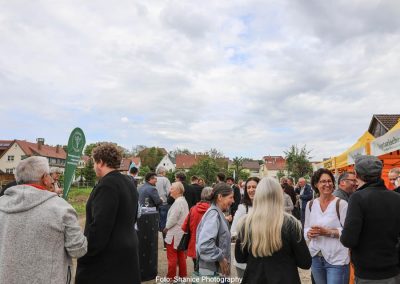 Spatenstich in Ohmenhausen - Viele interessierte Besucher